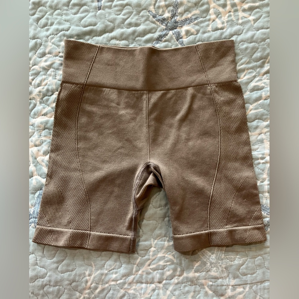 All in motion girls medium (8) biker style shorts - Picture 12 of 12
